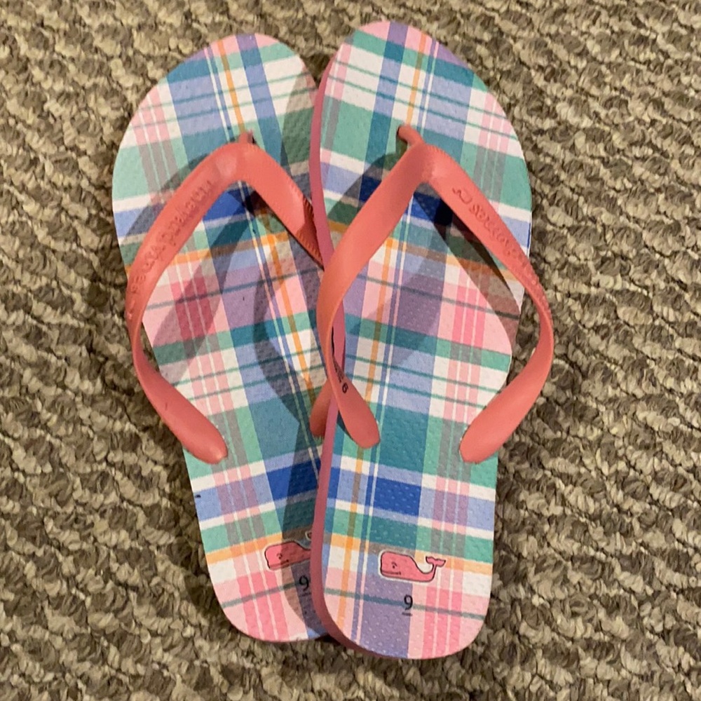 Never worn Vineyard Vines flip flops